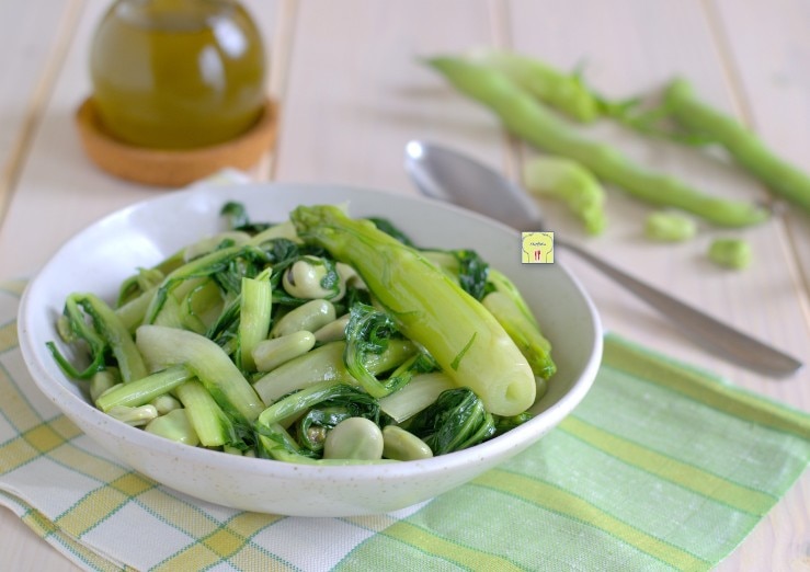 Puntarelle e favas na frigideira