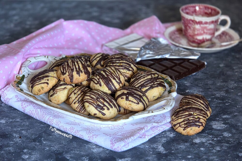 biscoitos de pistache e chocolate