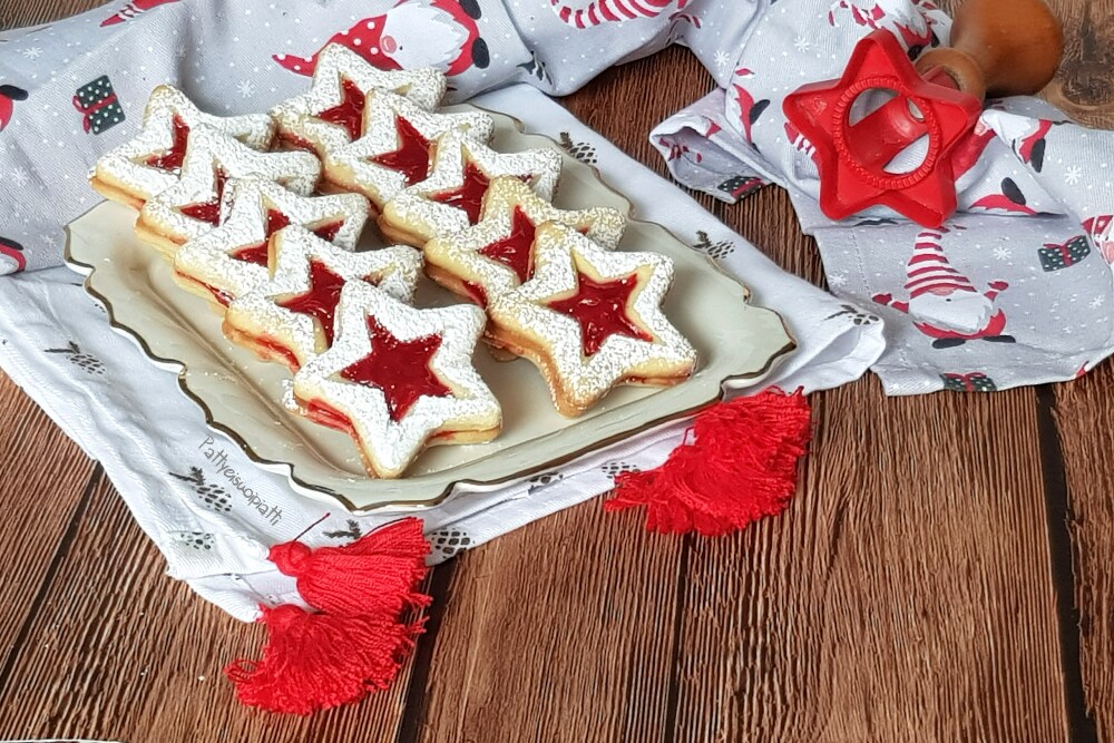 estrelas de natal em vermelho
