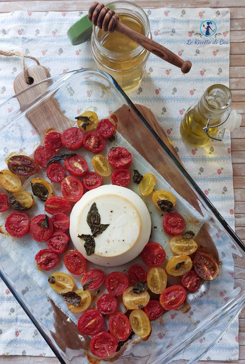 Ricotta assada com tomatinhos e mel