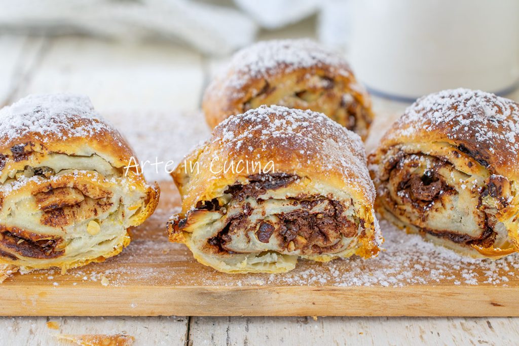 ROLINHOS DE FOLHADO NOZES E CHOCOLATE