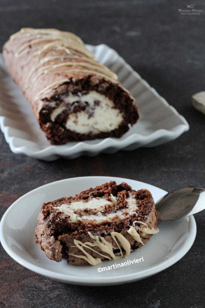 Rolo de cacau com creme de mascarpone e chocolate branco