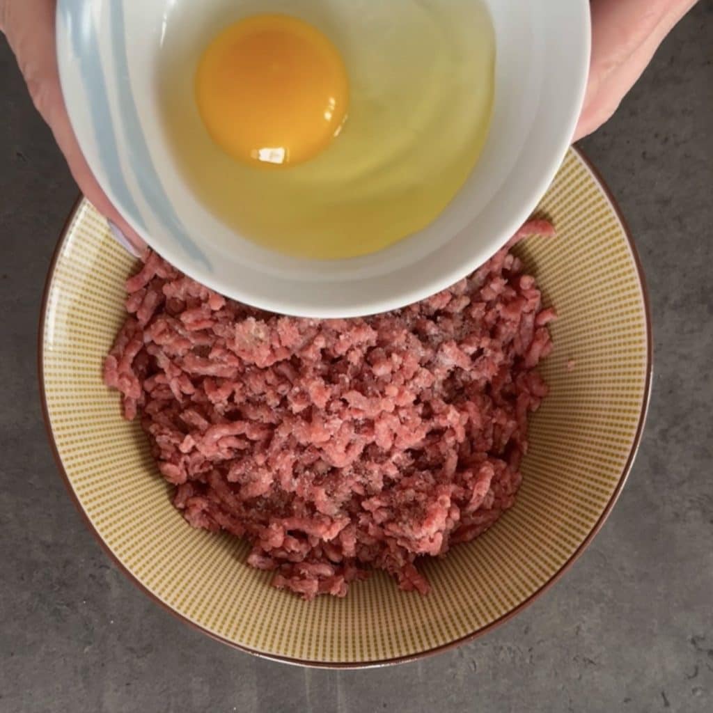 rolo de carne com molho de atum