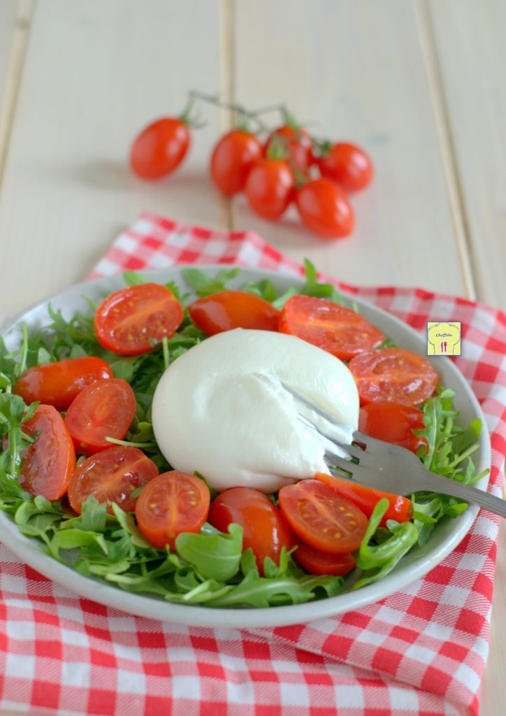 salada com burrata, tomatinhos e rúcula gp