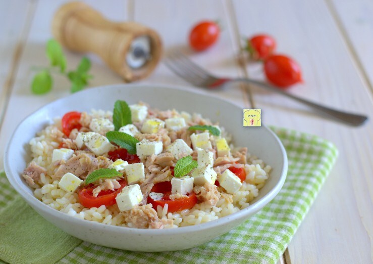 Salada de arroz com atum e feta