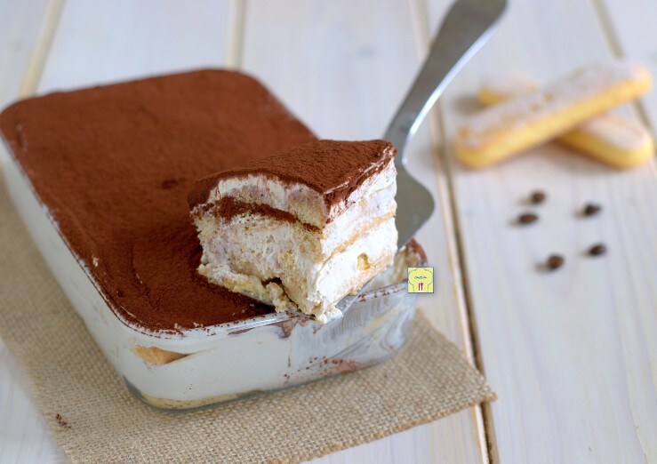 Sobremesa de biscoitos champagne e café