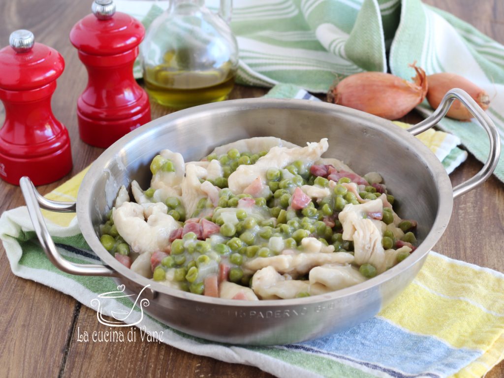 tiras de frango com ervilhas e bacon