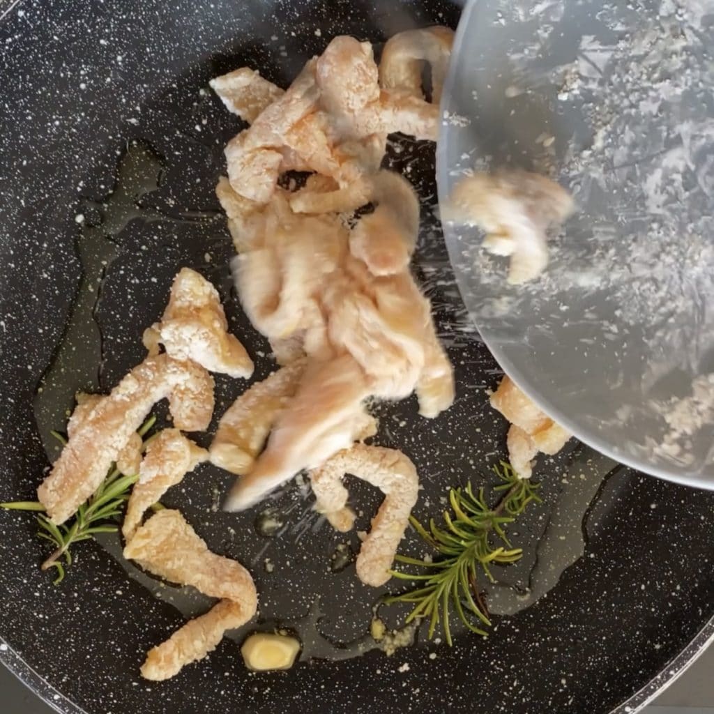 tiras de frango cremosas ao leite