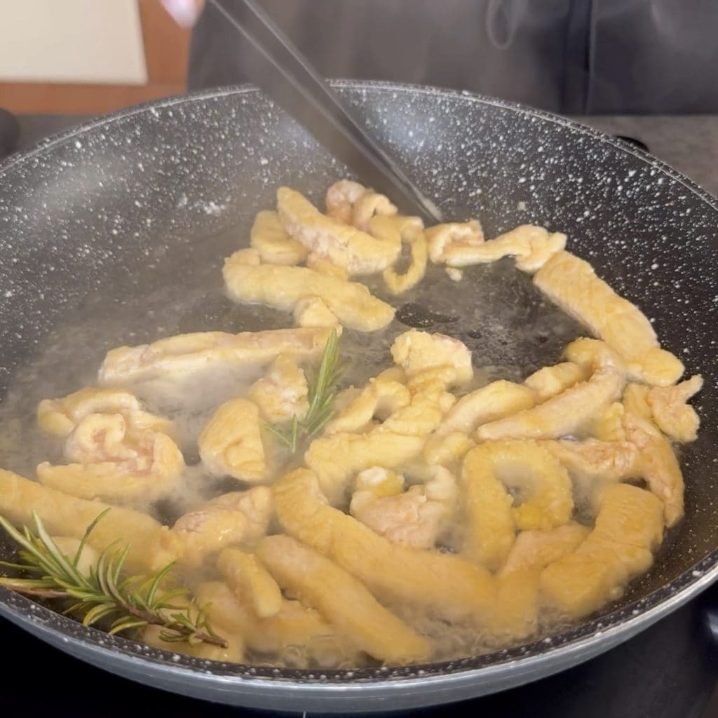 tiras de frango cremosas ao leite