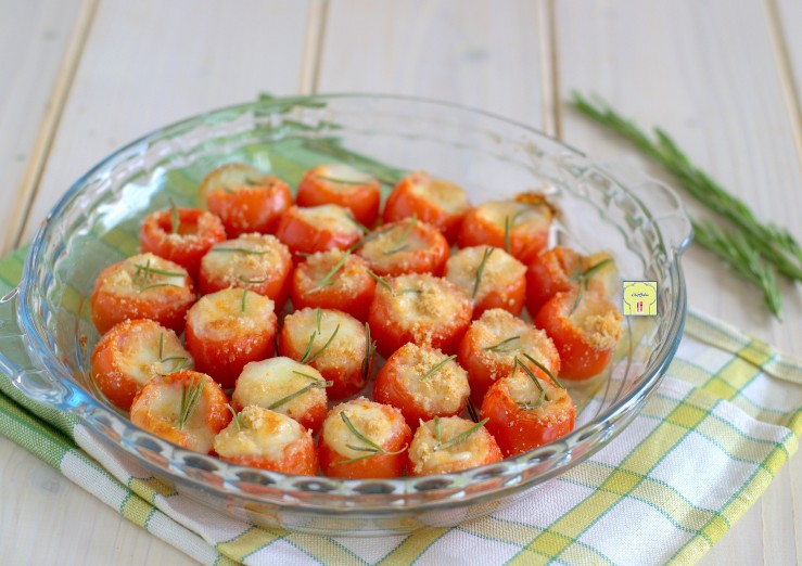Tomates recheados gratinados com alecrim