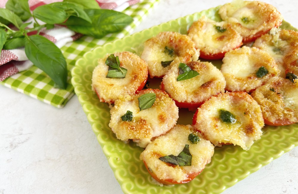 tomatinhos gratinados com mussarela à caprese