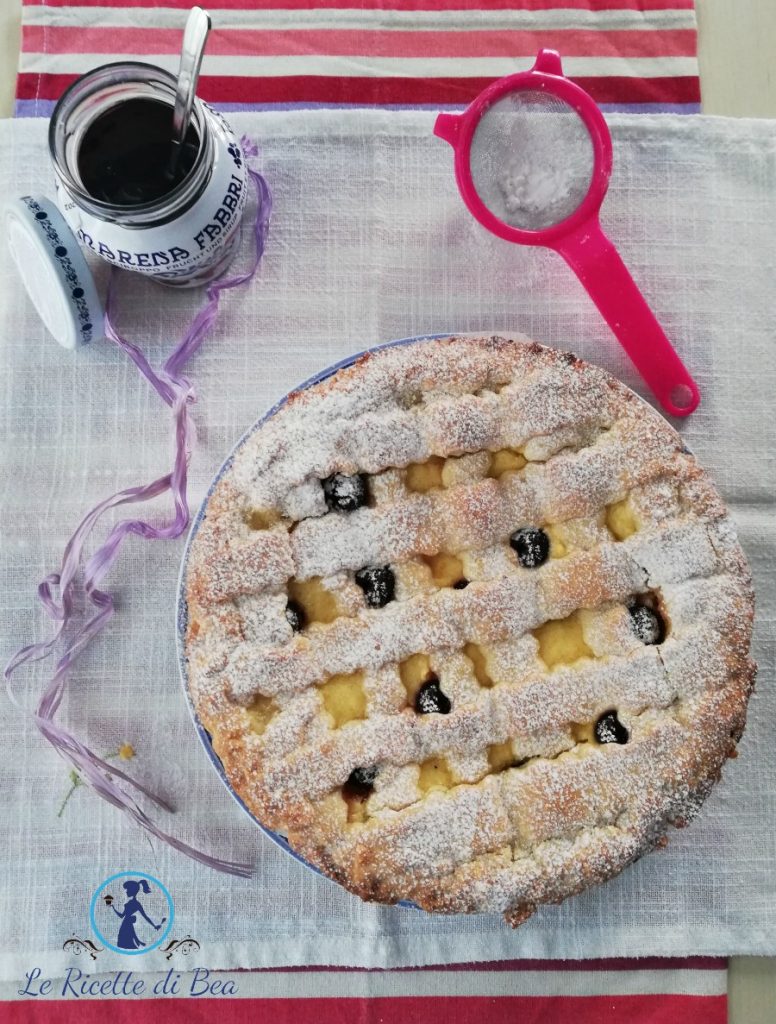 torta com creme e amarena