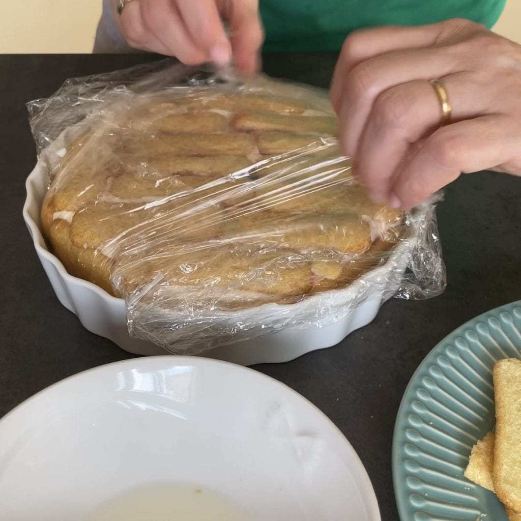 torta gelada com ameixas