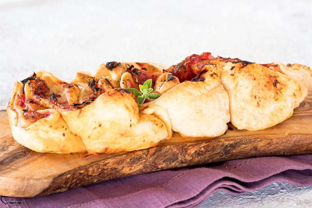 Torta salgada presunto e scamorza