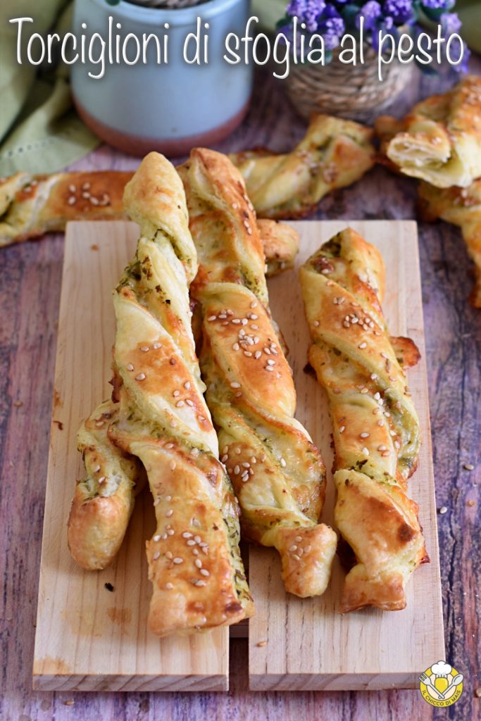 v_ torciglioni de massa folhada com pesto receita salgadinhos aperitivos rápidos com massa folhada retangular pesto e queijo il chicco di mais