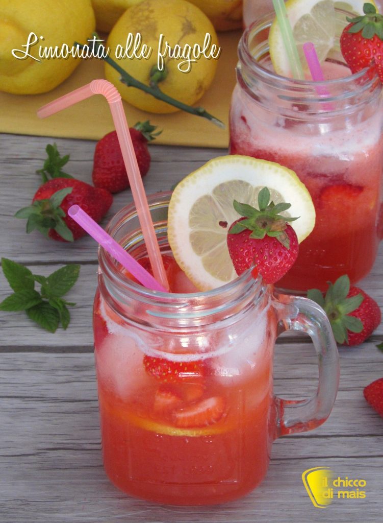 vertical_Limonada de morango receita bebida refrescante com morangos frescos sem álcool o grão de milho