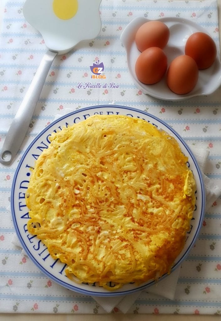 frittata de macarrão vista de cima