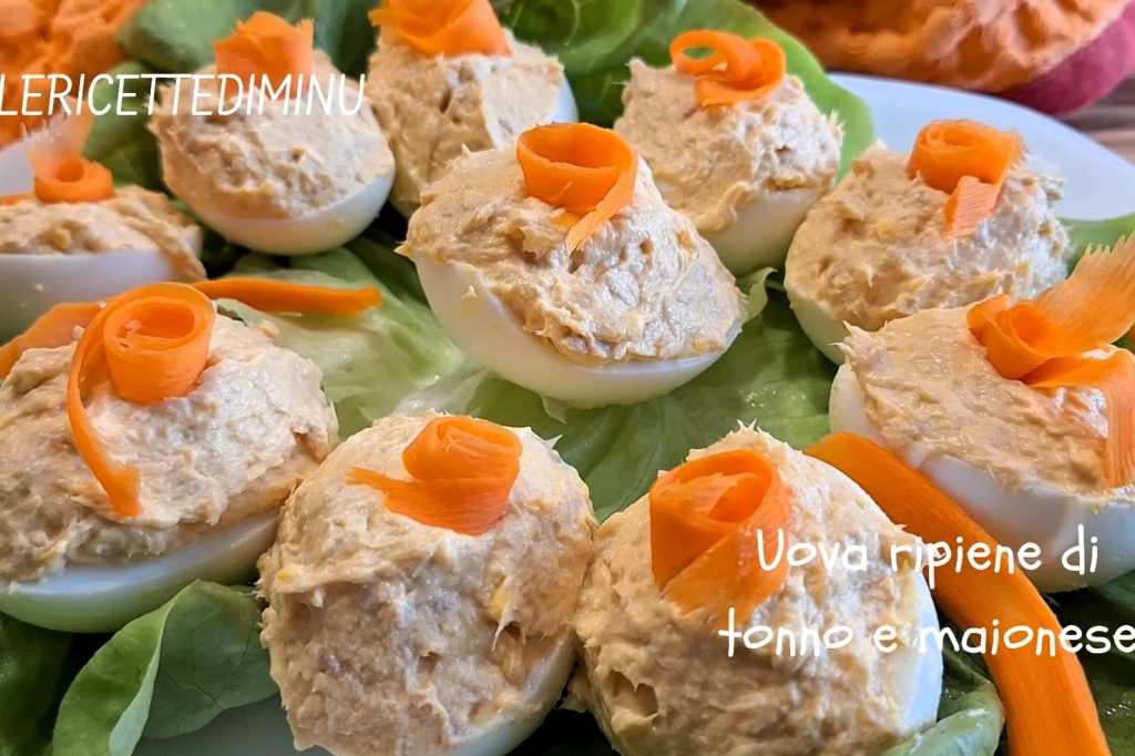 Ovos recheados com atum e maionese