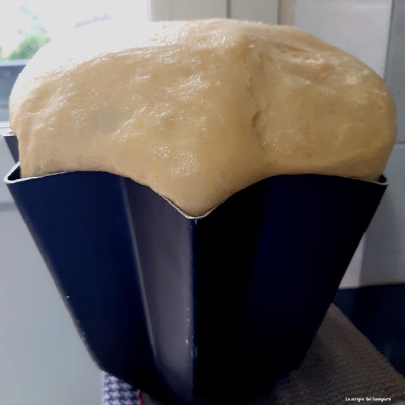 Pandoro clássico folhado