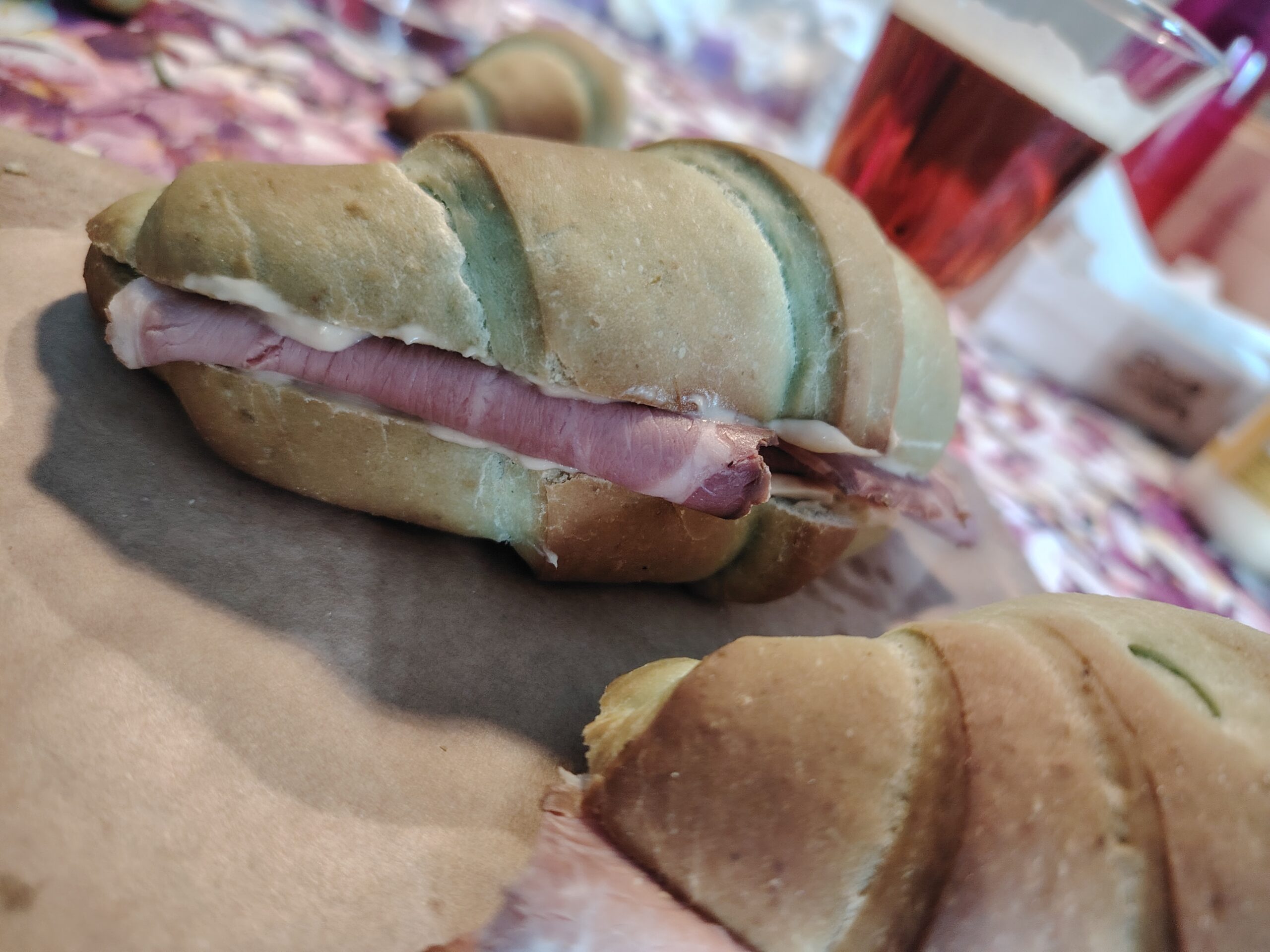 Croissants doces muito fáceis e verdes. Sem ovo. Ideais para aperitivos.