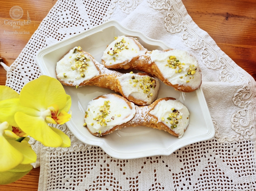 Os cannoli sicilianos de Rita Amordicucina