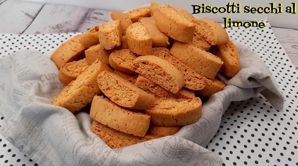 Biscoitos secos de limão