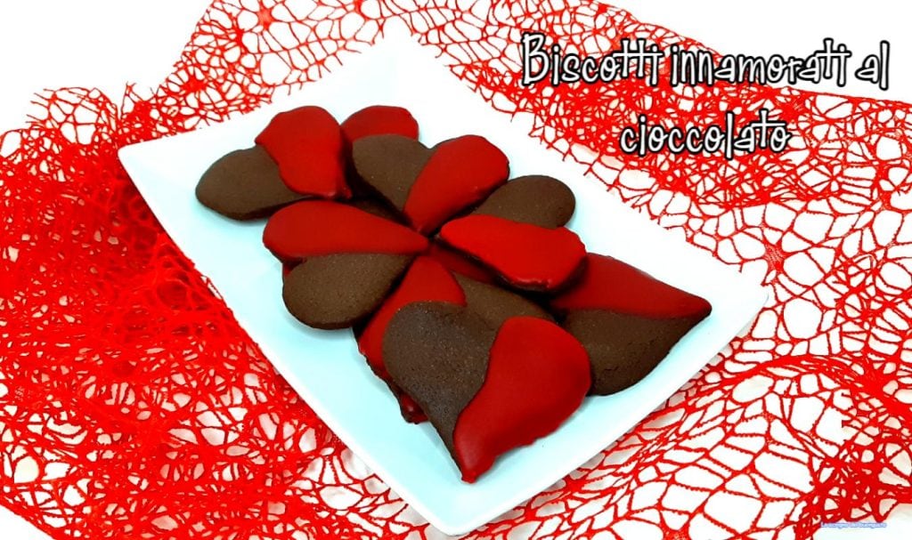 Biscoitos apaixonados de chocolate