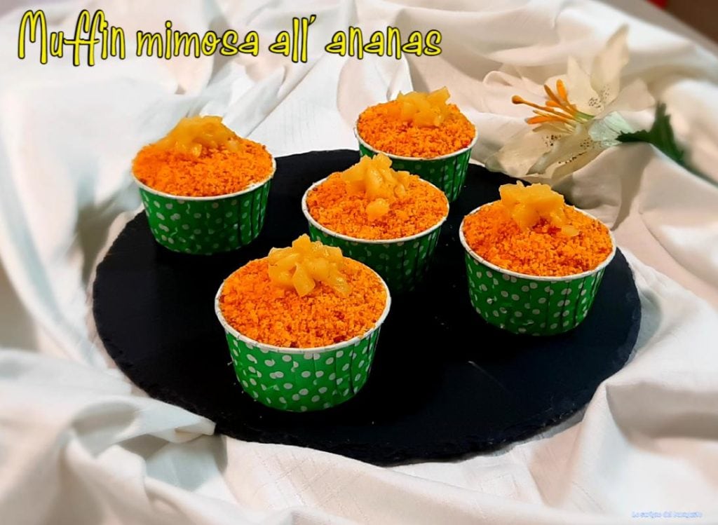 Muffin mimosa com abacaxi