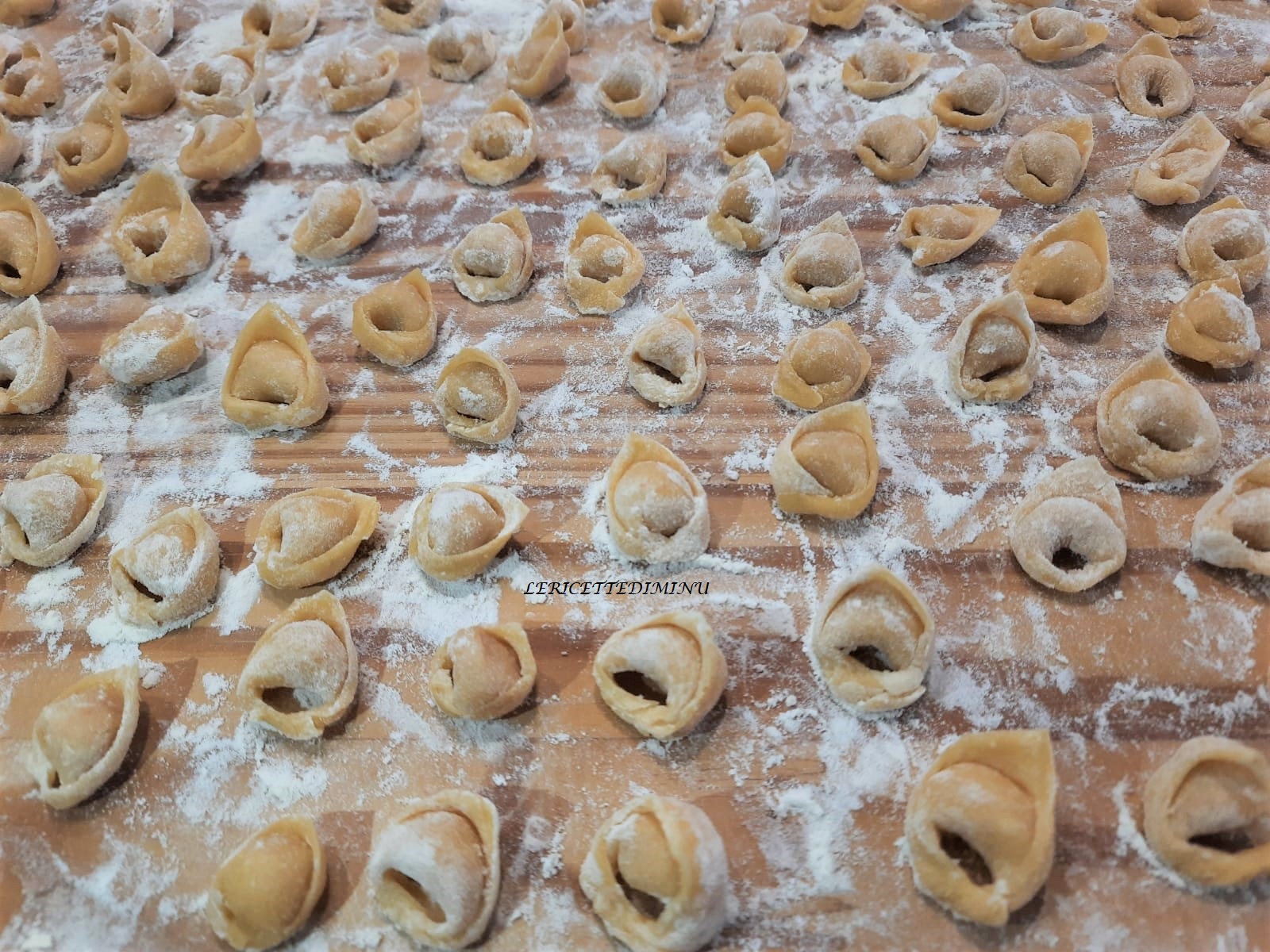 Tortellini emiliani feitos em casa