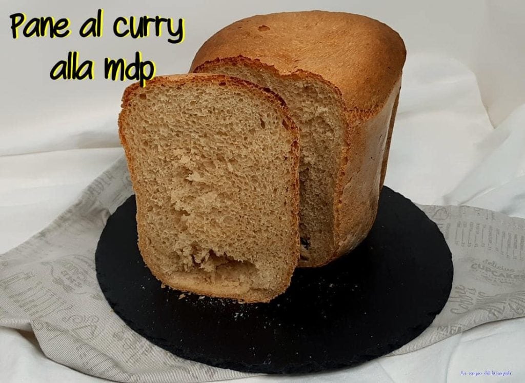 Pão de curry na máquina de pão