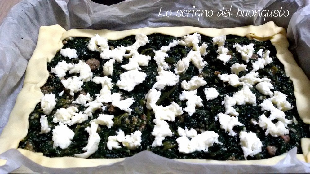 Torta salgada chicória e linguiça