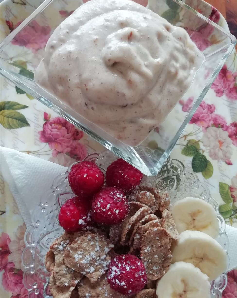 CREME DE BANANA E TÂMARAS