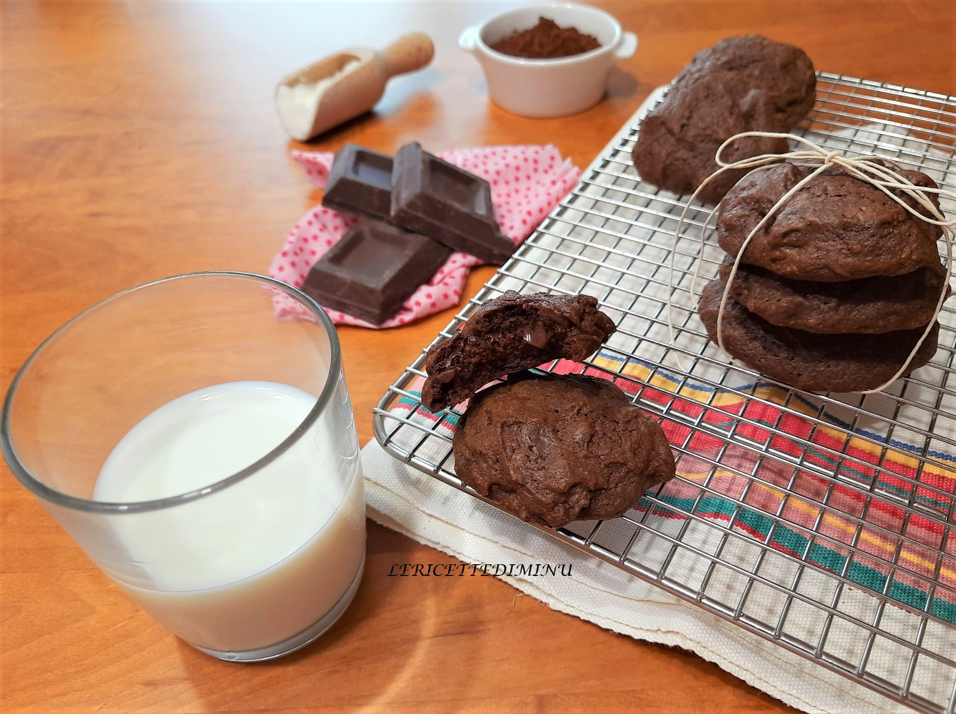 Cookies de cacau e chocolate amargo