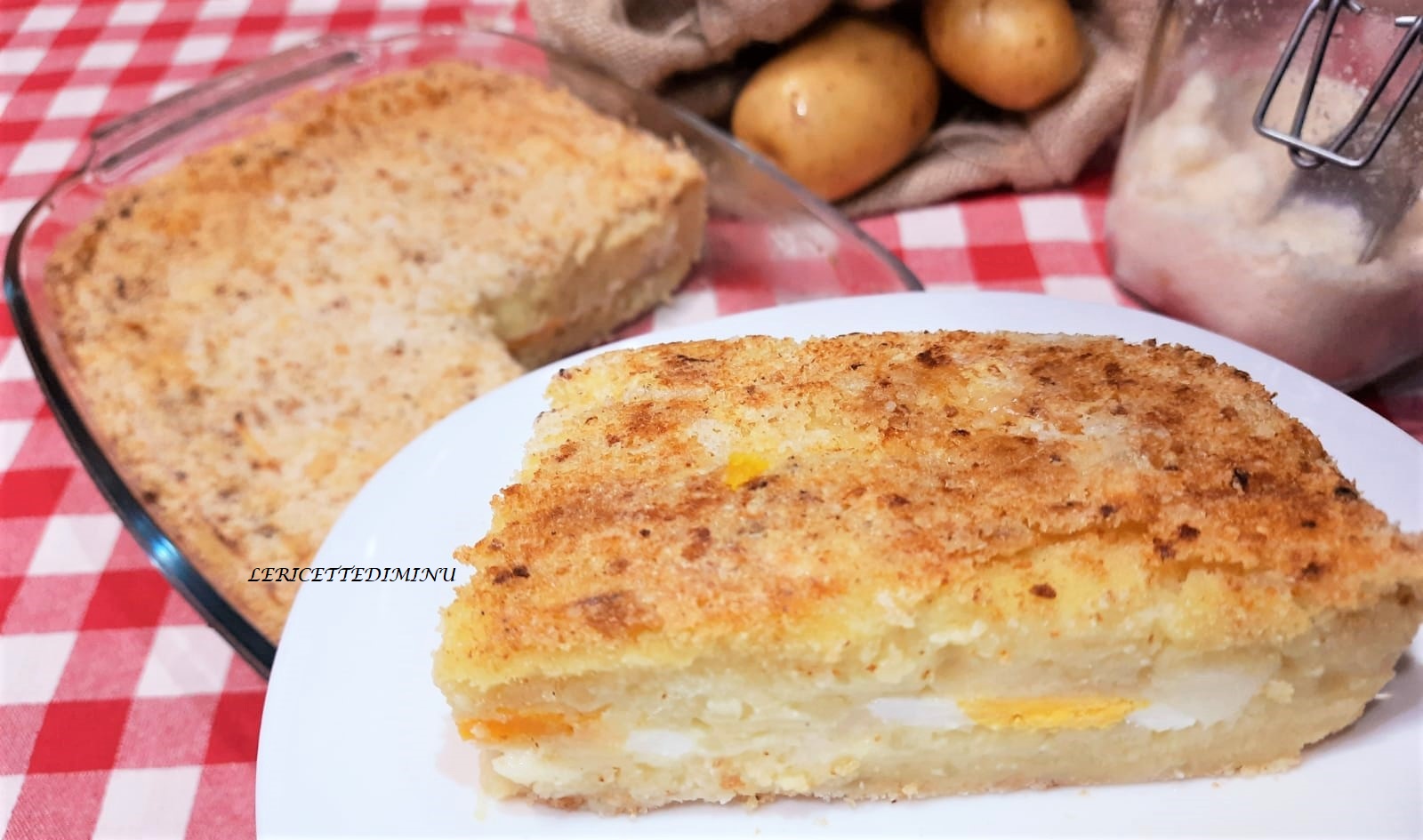Gatô de batatas com ovos, queijo e presunto