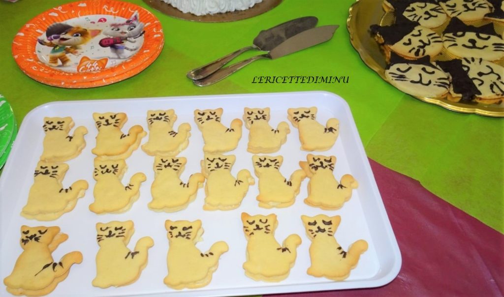 Biscoitos de gatinho recheados