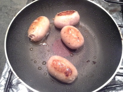 linguiça na frigideira