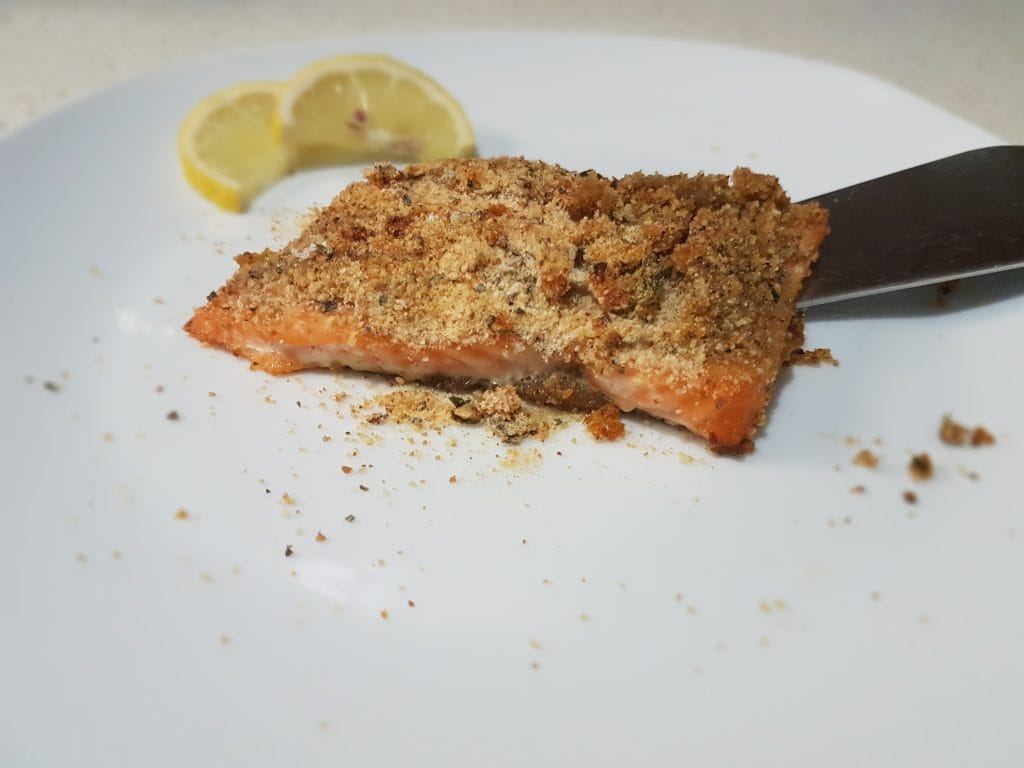 Filé de salmão gratinado com ervas