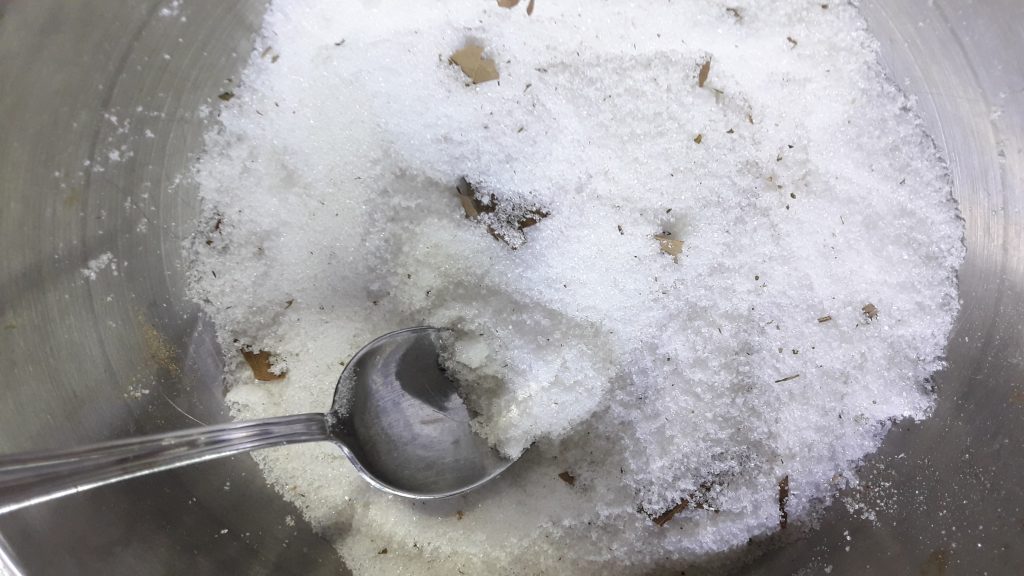 Peixe marinado com açúcar e sal