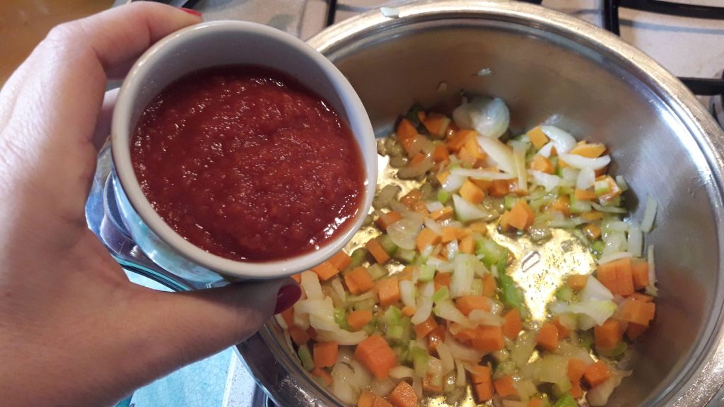 Sopa de feijão cannellini minestrone e brócolis