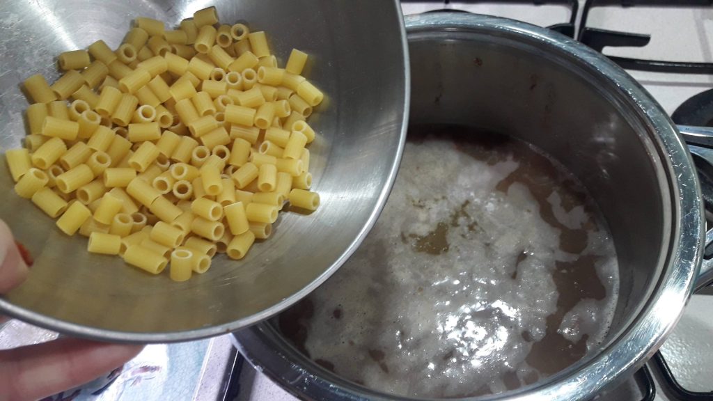 Sopa e massa e feijão estilo risoto