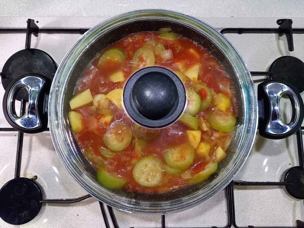 Frango com abobrinha longa siciliana