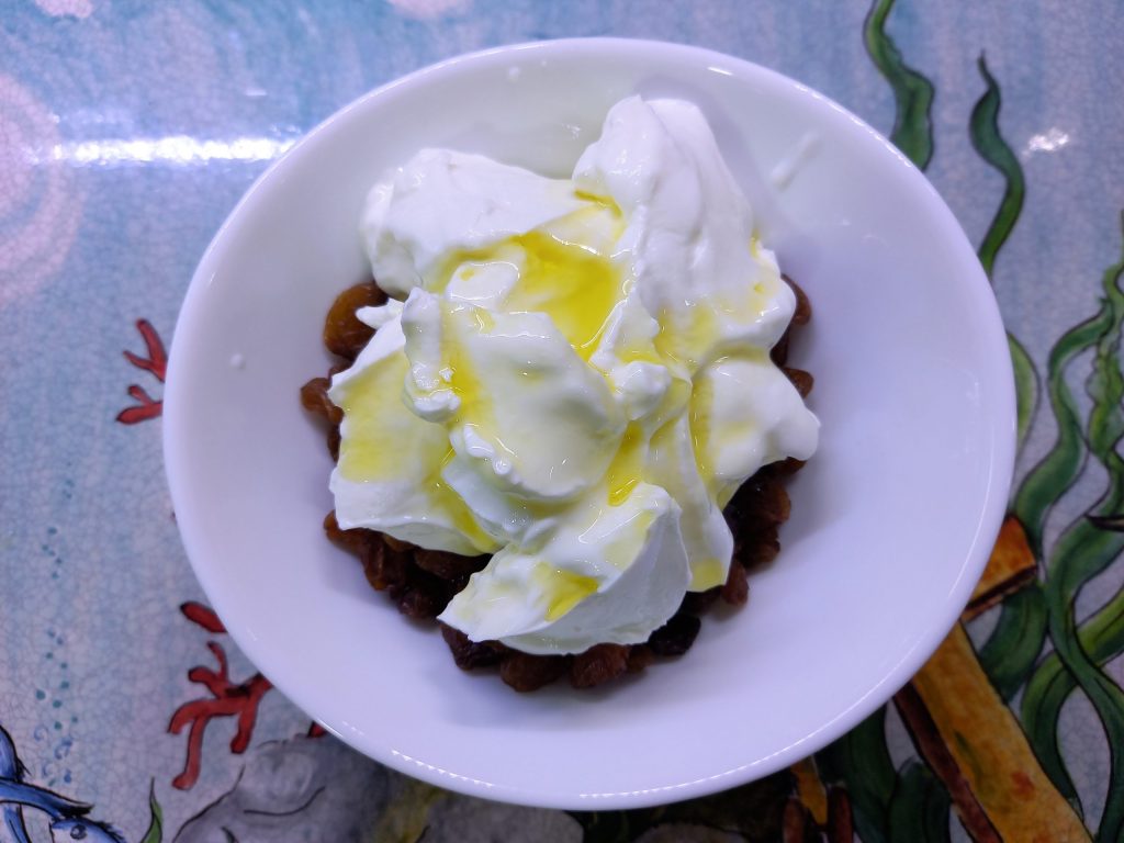 Minha árvore de Natal com passas e maçãs