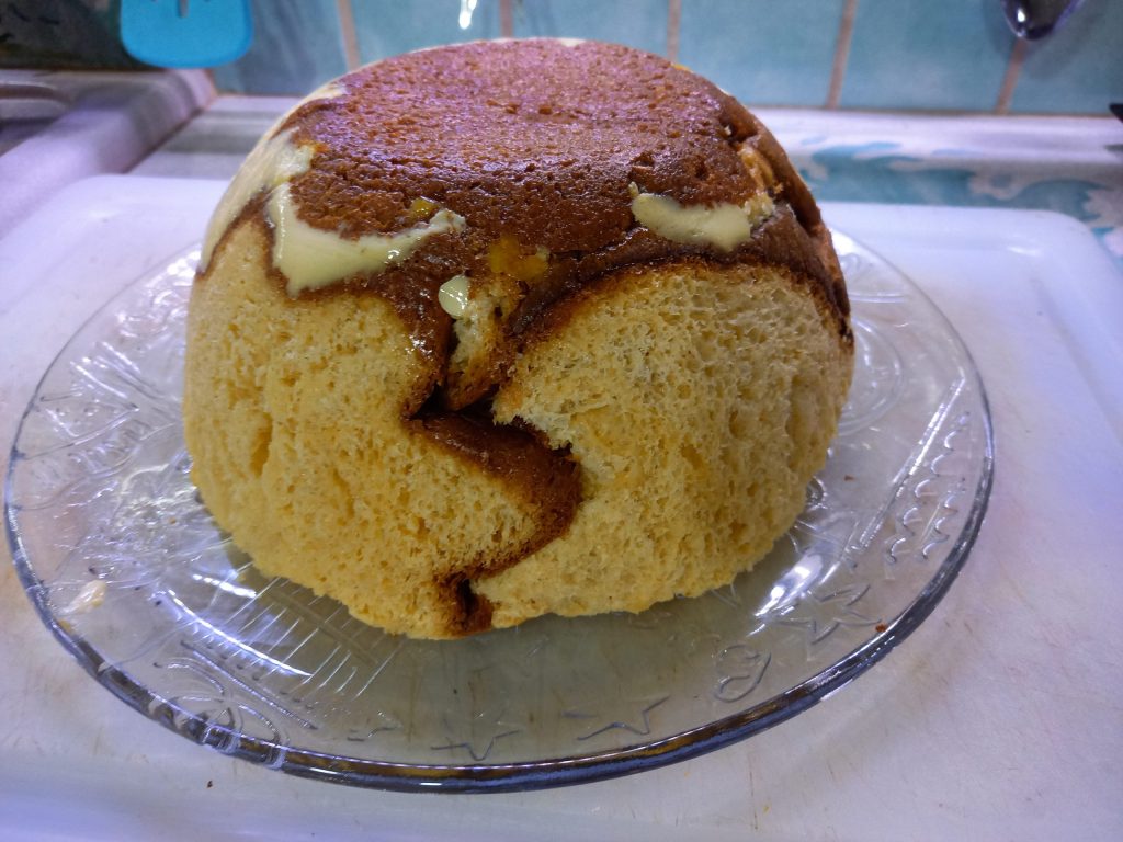 A cúpula de pandoro com creme de tangerina