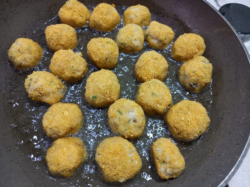 Bolinhos de bacalhau crocantes e saborosos