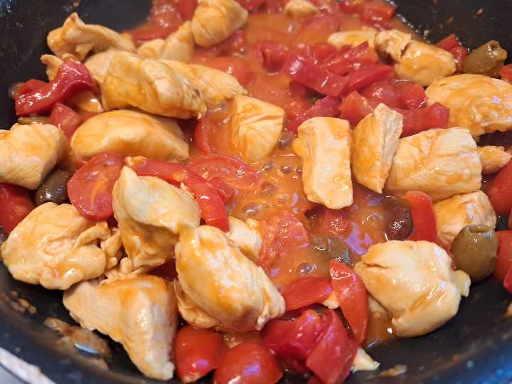 pedaços de frango na panela