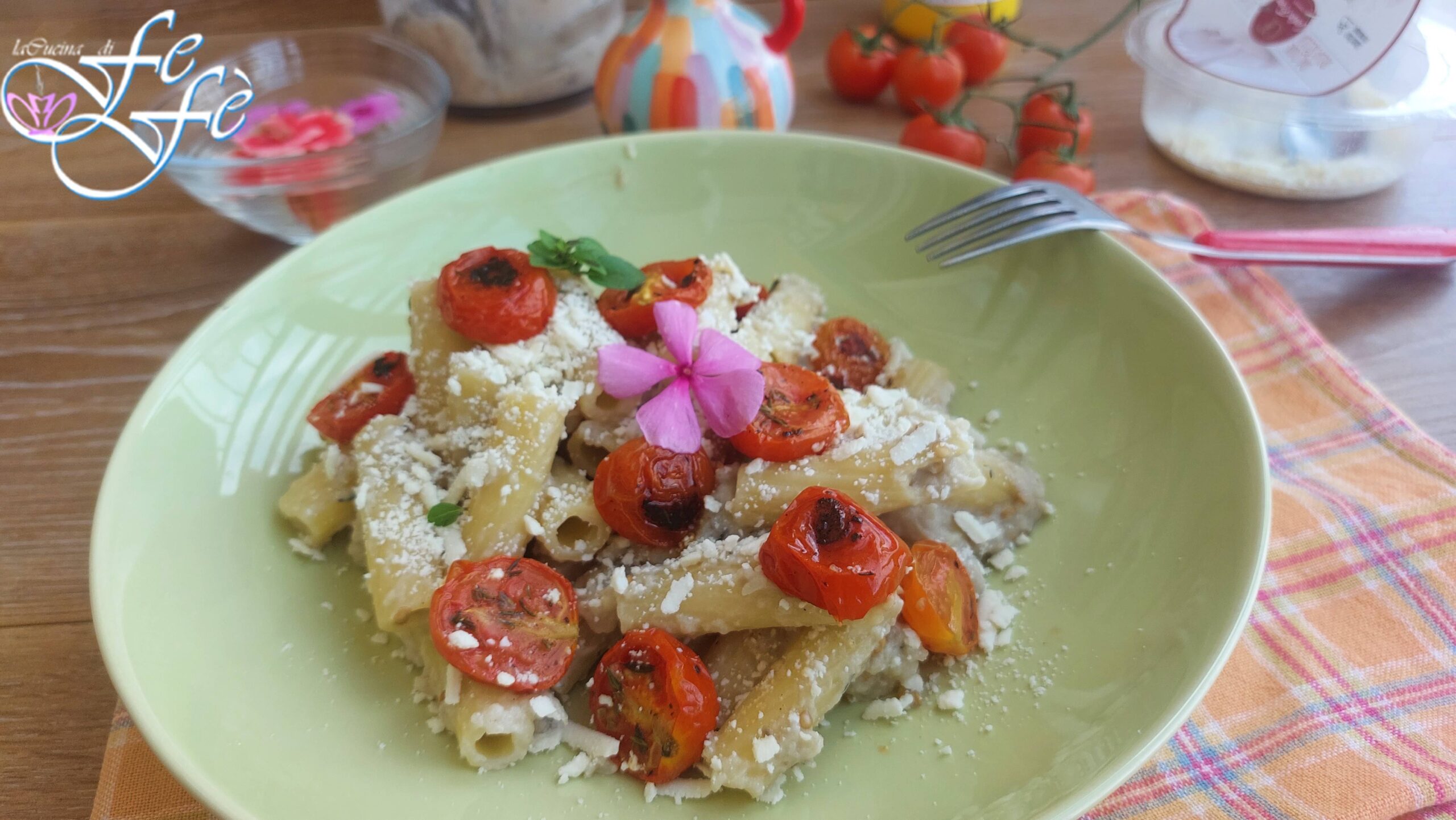 TORTIGLIONI EM CREME DE BERINJELA E TOMATINHOS ASSADOS