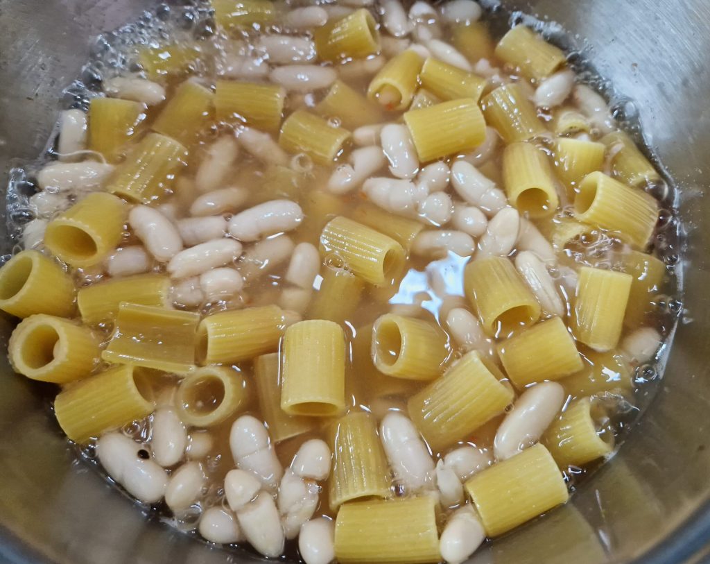 Feijão cannellini risotado com macarrão