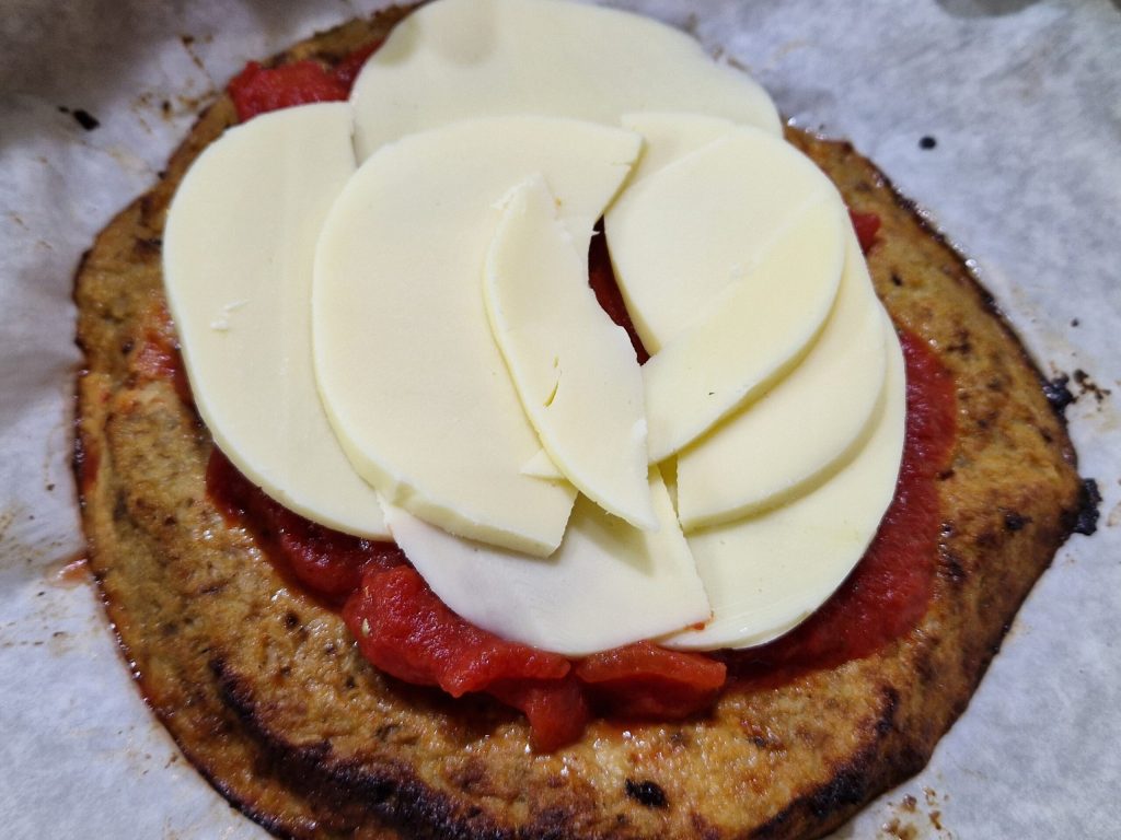 Falsa pizza vegetariana de couve-flor