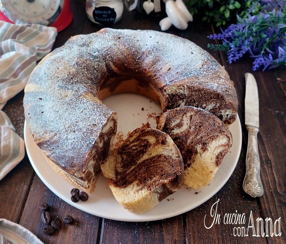 Bolo de café marmorizado e fofo