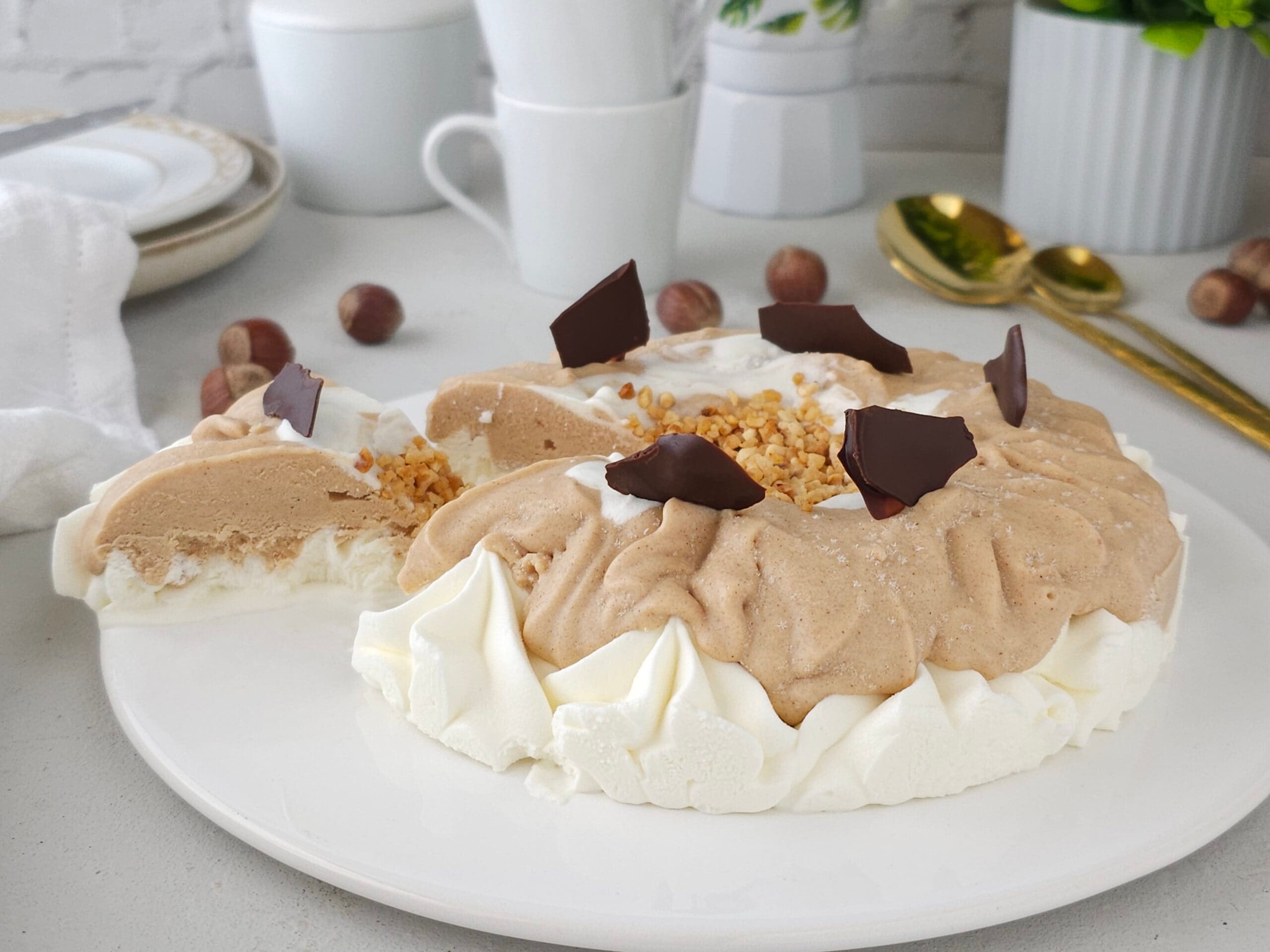 Torta gelato de creme e avelã